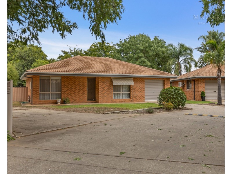 1/2 Leena Place, Wagga Wagga NSW 2650