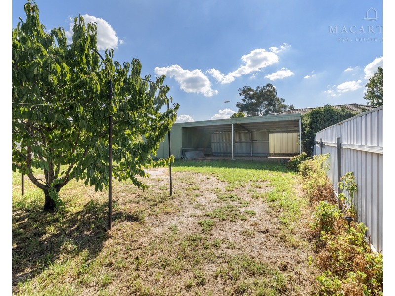 25 Walana Crescent, Kooringal NSW 2650