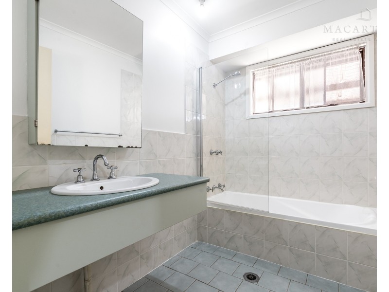 34 Adjin Street, Mount Austin NSW 2650