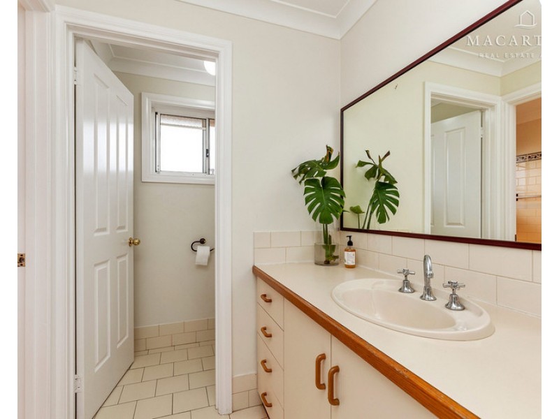 1 Bokara Place, Glenfield Park NSW 2650