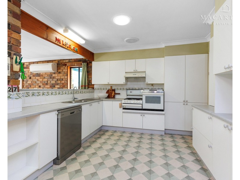 27 Norfolk Avenue, Lake Albert NSW 2650