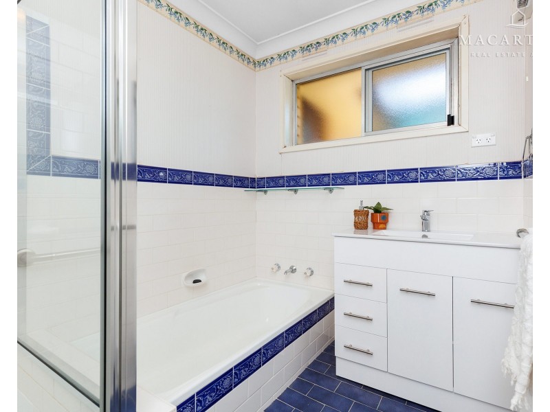 27 Norfolk Avenue, Lake Albert NSW 2650