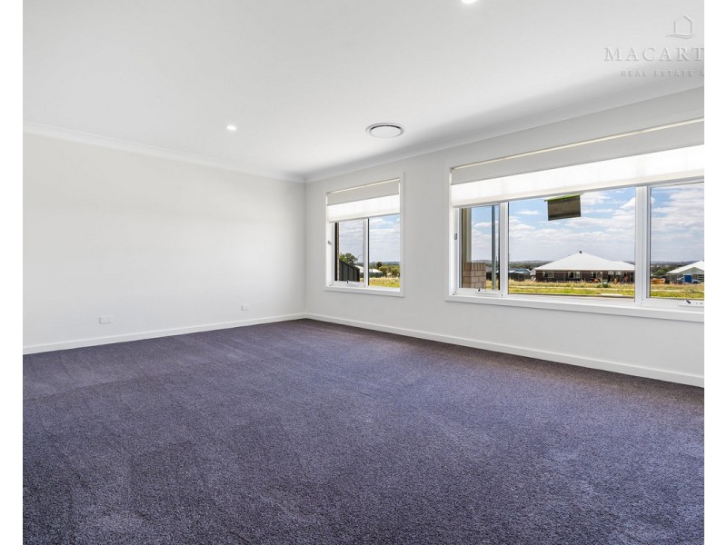 21 Lacebark Drive, Forest Hill NSW 2651