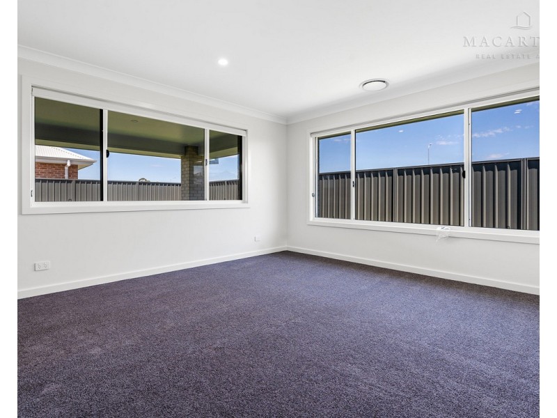 21 Lacebark Drive, Forest Hill NSW 2651