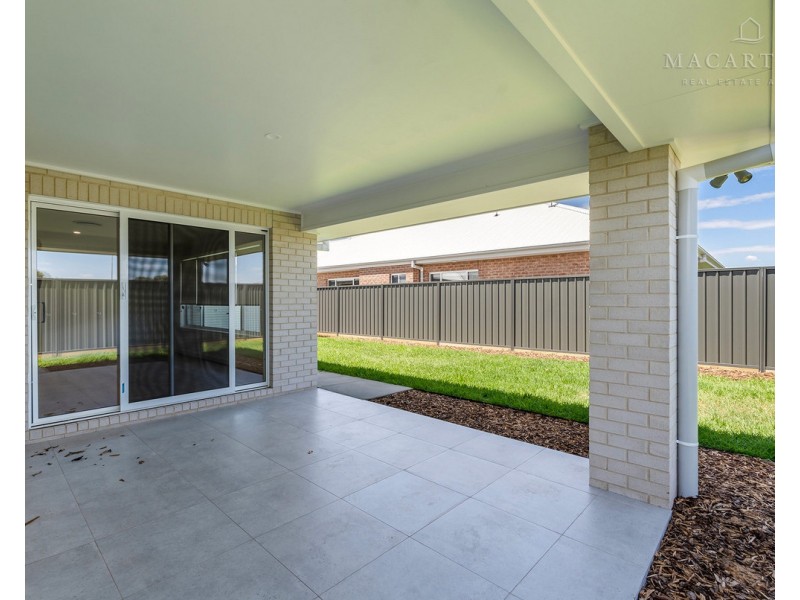 21 Lacebark Drive, Forest Hill NSW 2651