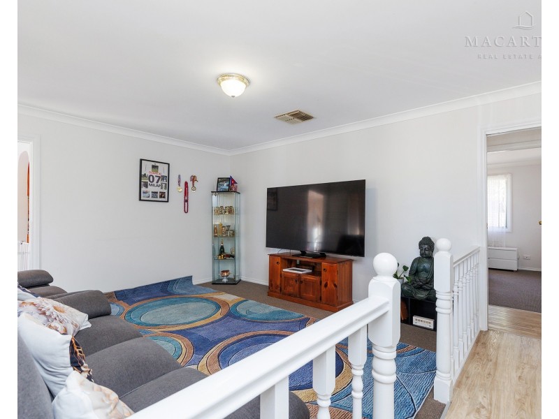 5 Chisholm Place, Lloyd NSW 2650