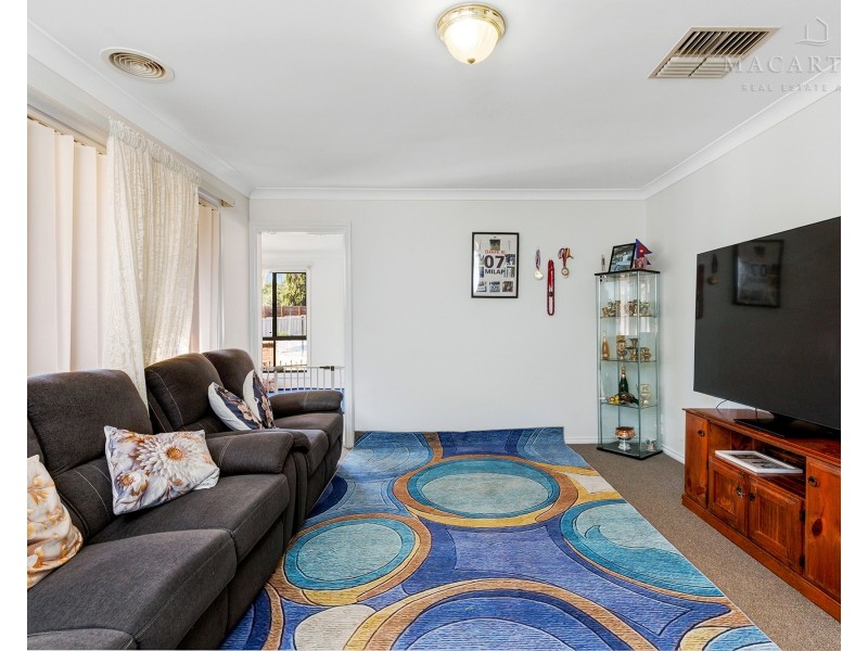 5 Chisholm Place, Lloyd NSW 2650