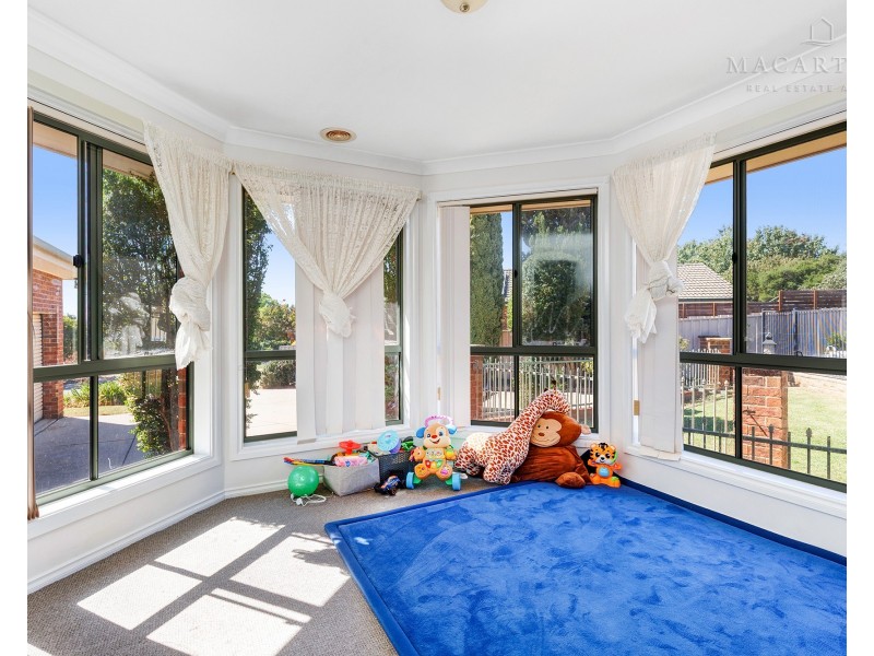 5 Chisholm Place, Lloyd NSW 2650