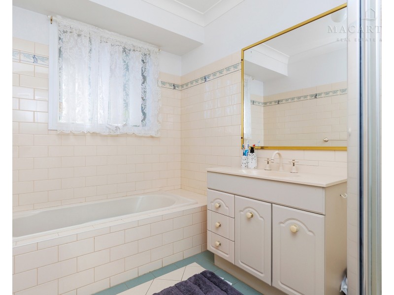 5 Chisholm Place, Lloyd NSW 2650