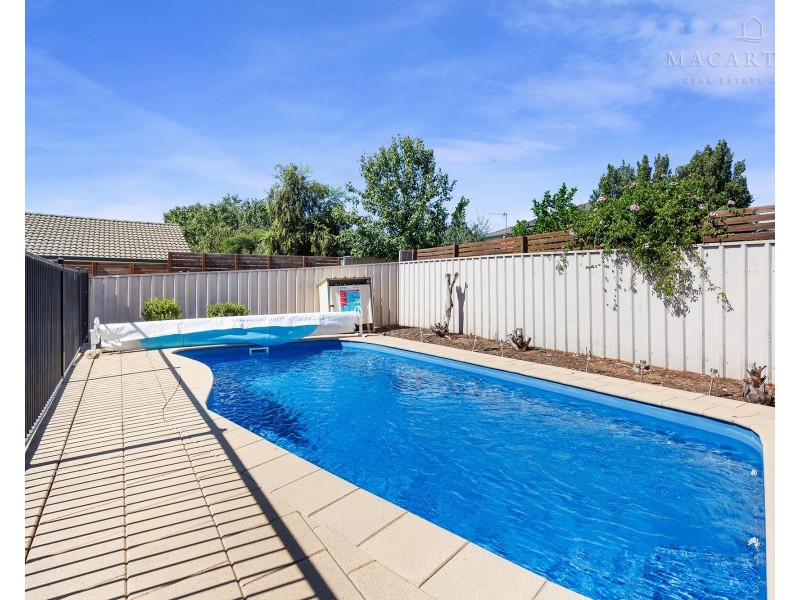 5 Chisholm Place, Lloyd NSW 2650