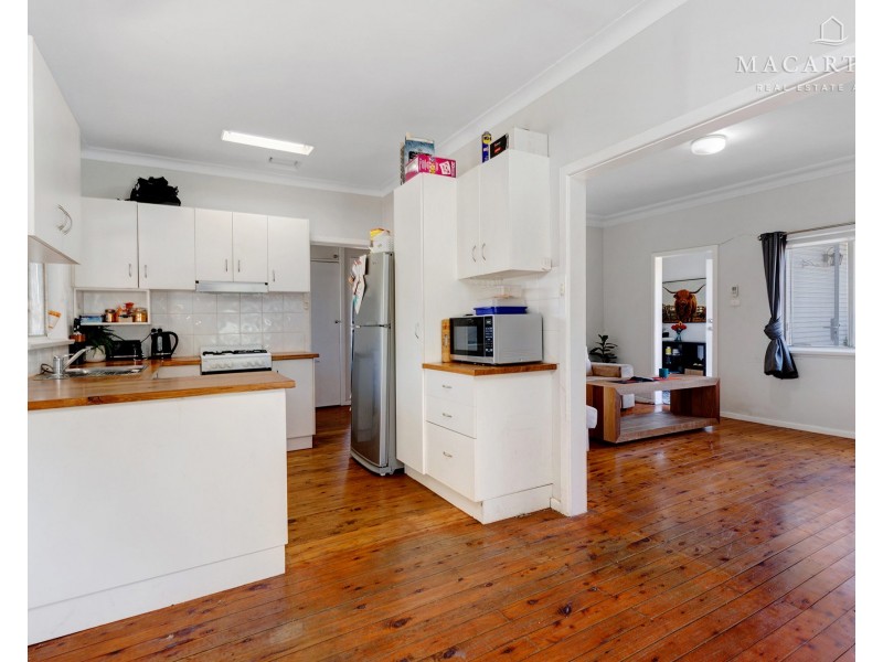 502 Kooringal Road, Lake Albert NSW 2650