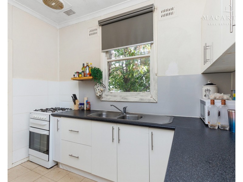 6 Phillip Avenue, Mount Austin NSW 2650