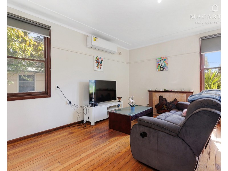 6 Phillip Avenue, Mount Austin NSW 2650