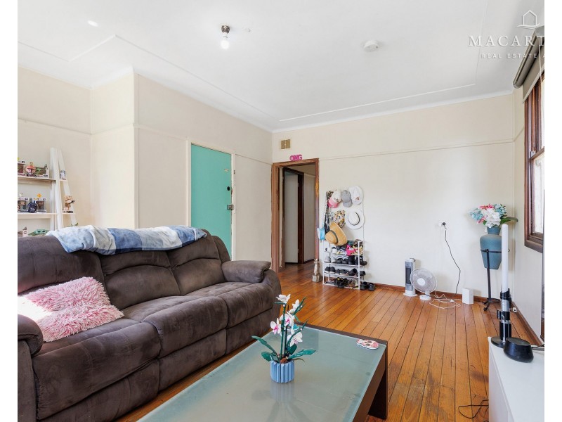 6 Phillip Avenue, Mount Austin NSW 2650