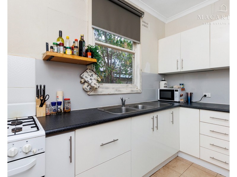 6 Phillip Avenue, Mount Austin NSW 2650