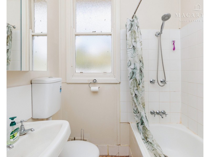 6 Phillip Avenue, Mount Austin NSW 2650