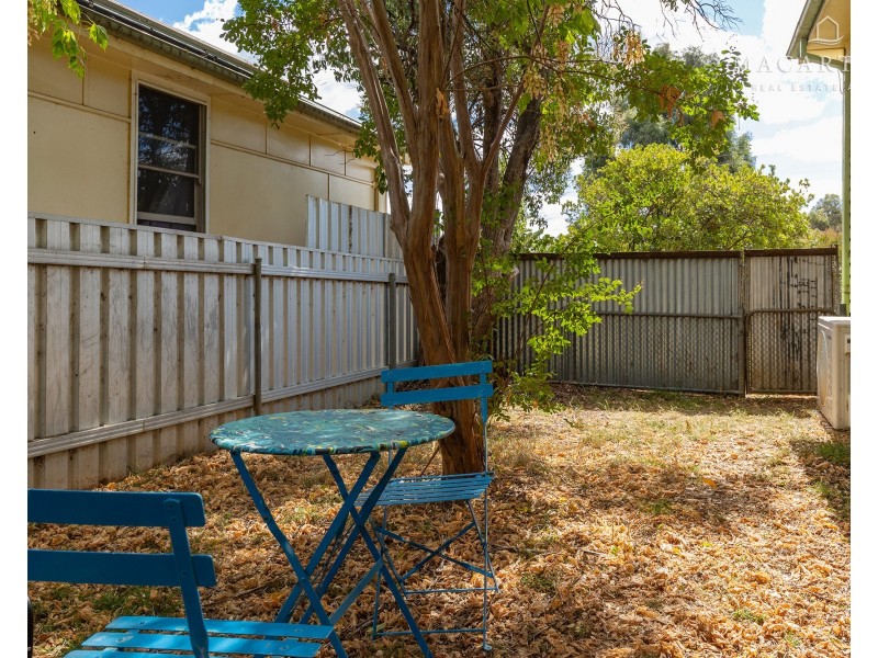 6 Phillip Avenue, Mount Austin NSW 2650