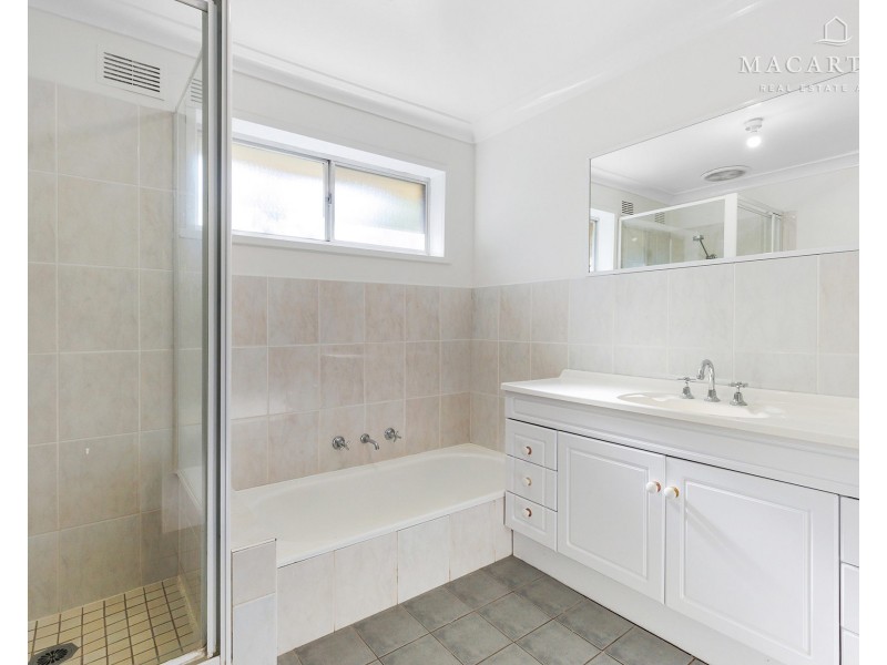 444 Lake Albert Road, Lake Albert NSW 2650