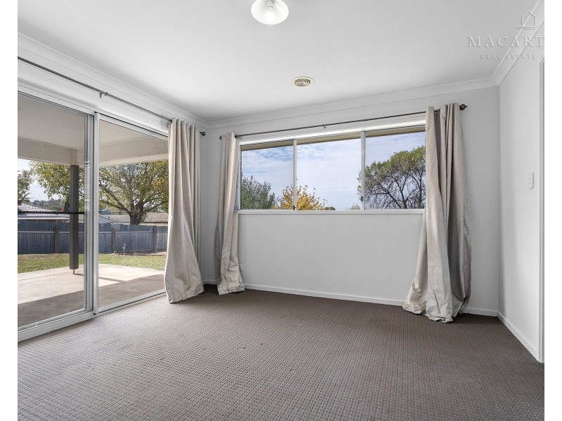 303 Lake Albert Road, Kooringal NSW 2650