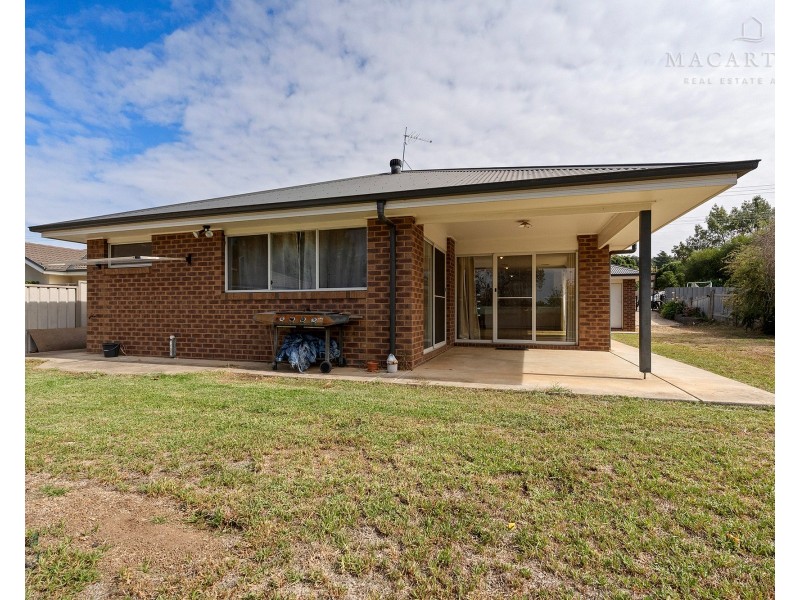 303 Lake Albert Road, Kooringal NSW 2650