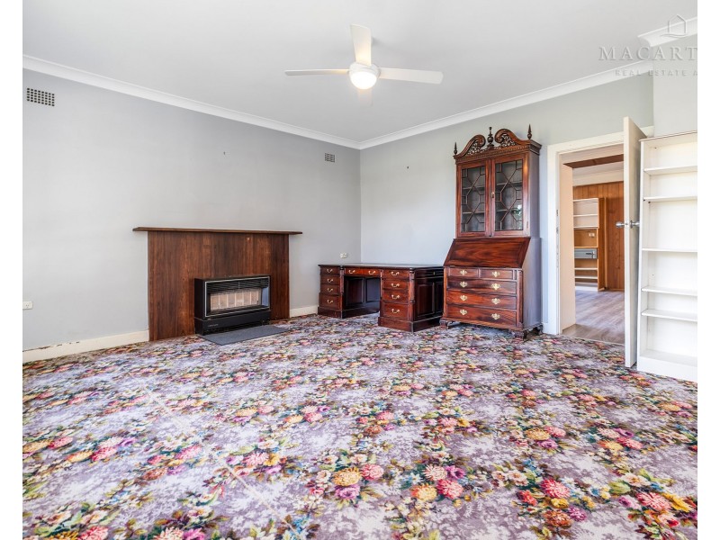310 Lake Albert Road, Kooringal NSW 2650