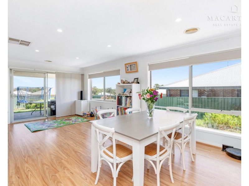 8 Beech Street, Forest Hill NSW 2651