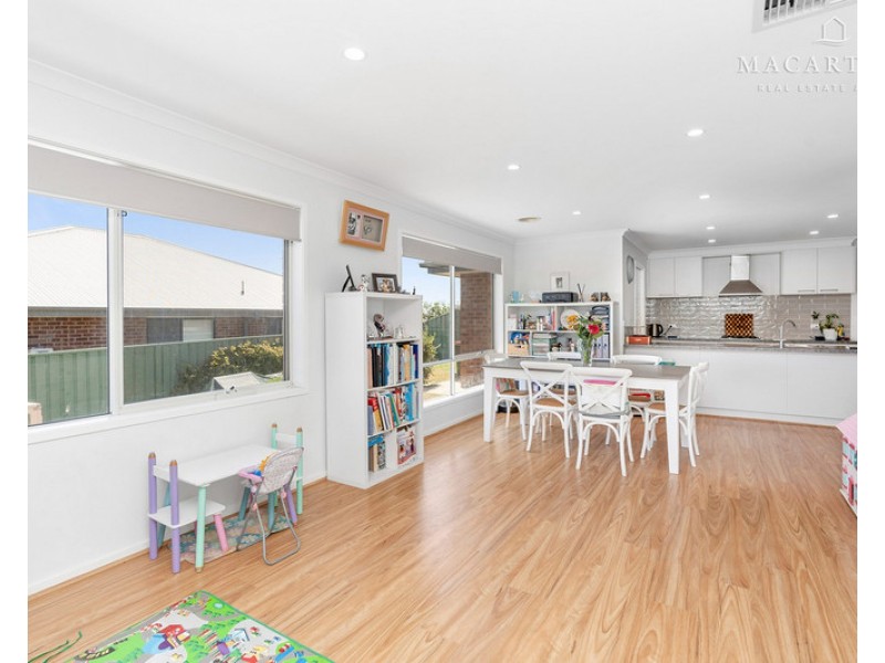 8 Beech Street, Forest Hill NSW 2651