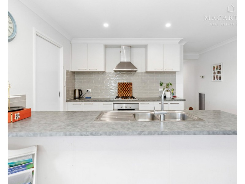 8 Beech Street, Forest Hill NSW 2651