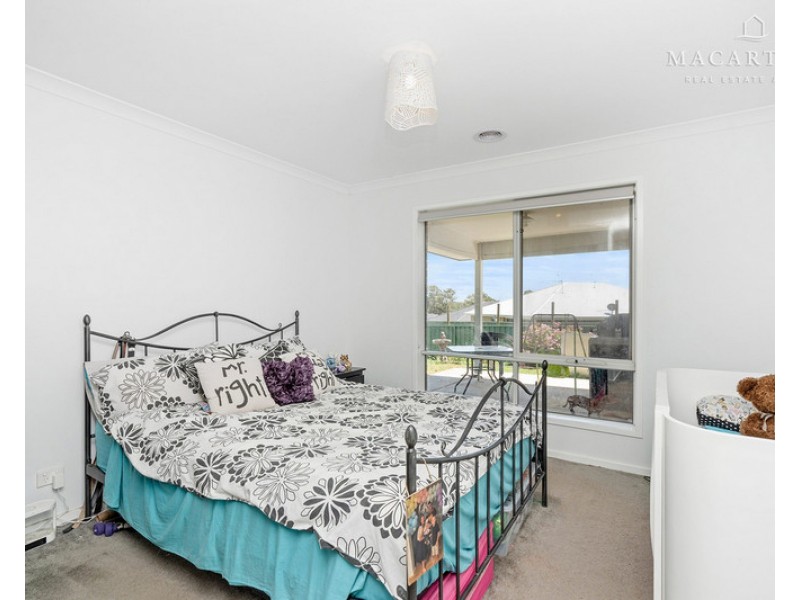 8 Beech Street, Forest Hill NSW 2651