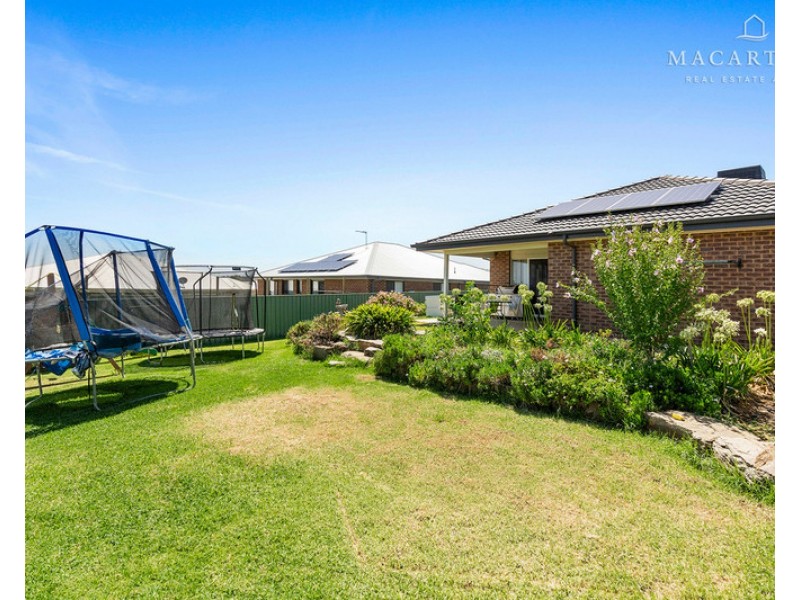 8 Beech Street, Forest Hill NSW 2651