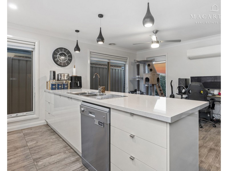 19 Goonawarra Street, Gobbagombalin NSW 2650