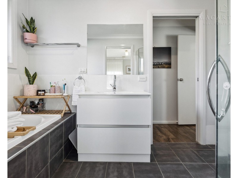 3 Paperbark Drive, Forest Hill NSW 2651