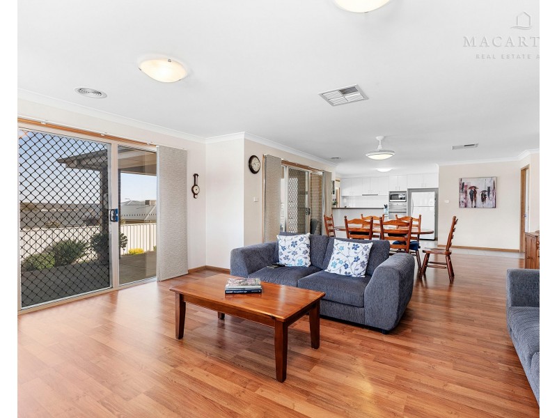 30 Dundale Crescent, Estella NSW 2650