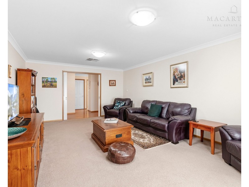 30 Dundale Crescent, Estella NSW 2650