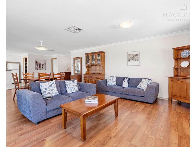 30 Dundale Crescent, Estella NSW 2650