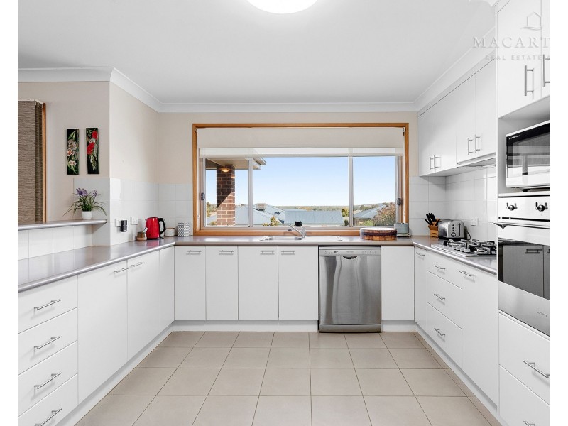 30 Dundale Crescent, Estella NSW 2650