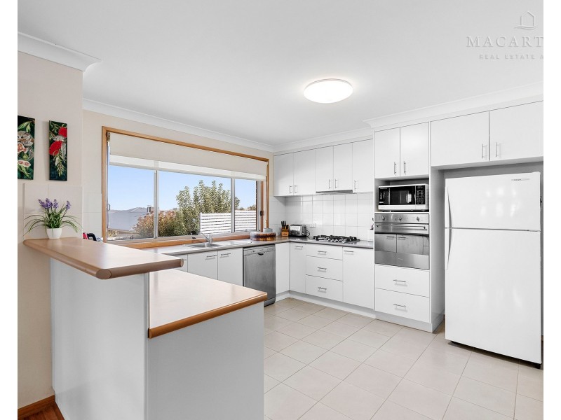 30 Dundale Crescent, Estella NSW 2650