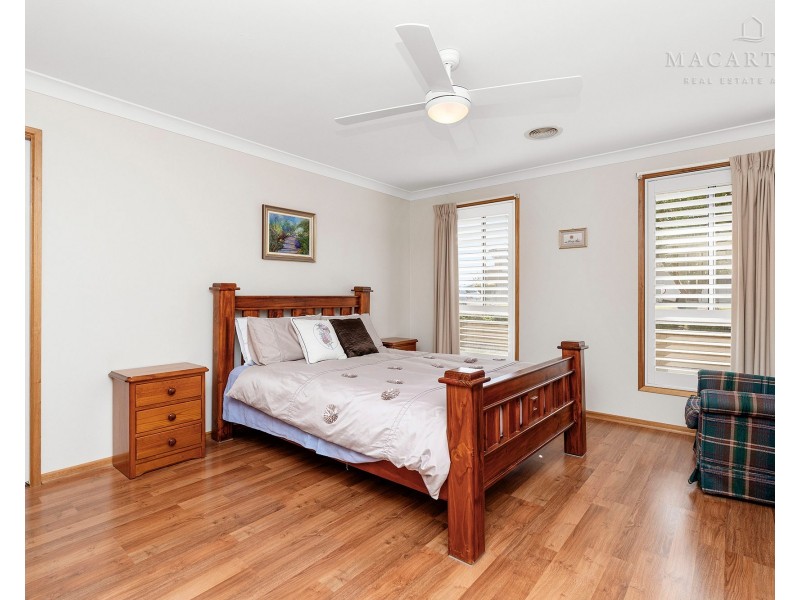 30 Dundale Crescent, Estella NSW 2650