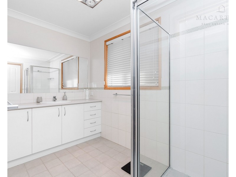 30 Dundale Crescent, Estella NSW 2650