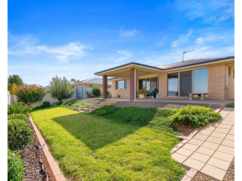 30 Dundale Crescent, Estella NSW 2650