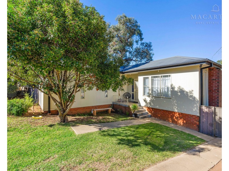 155 Macleay Street, Mount Austin NSW 2650