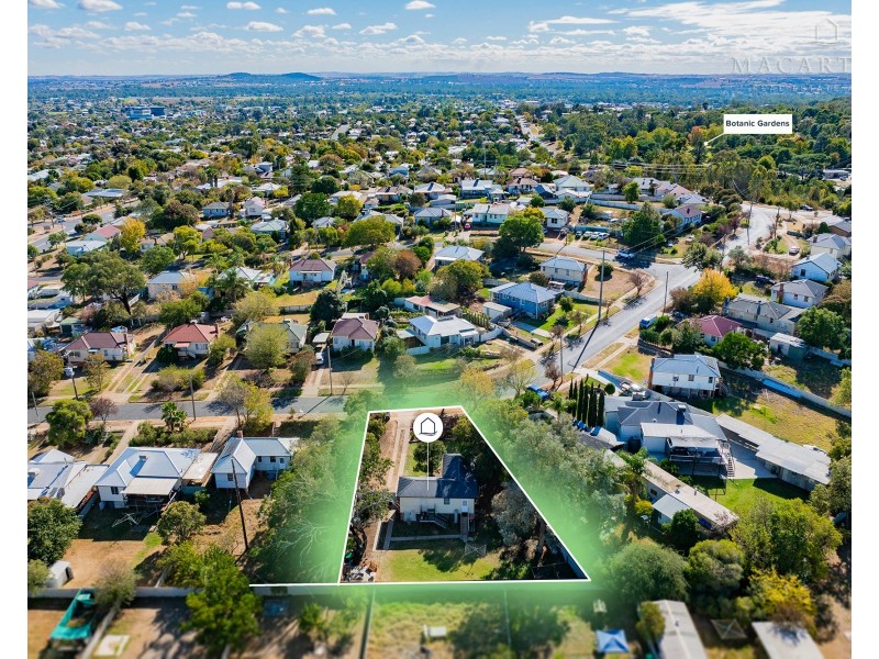 155 Macleay Street, Mount Austin NSW 2650