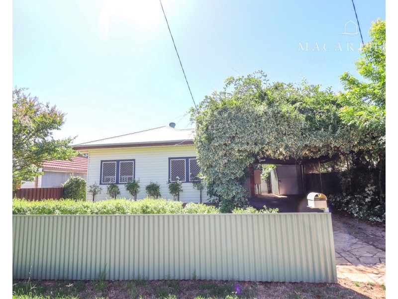 11 Heath Street, Turvey Park NSW 2650