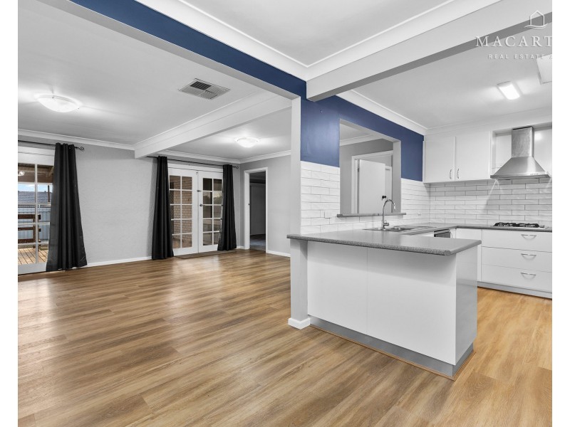 4 Cobb Street, Tolland NSW 2650