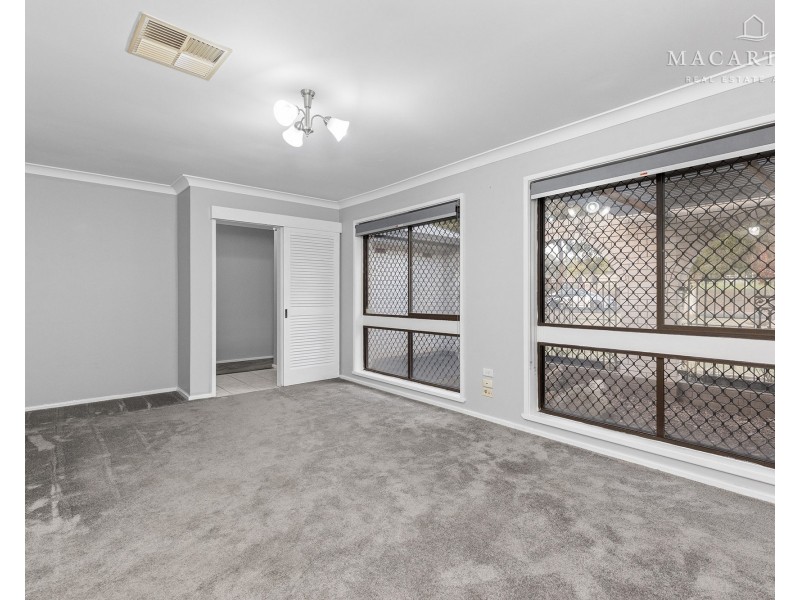 4 Cobb Street, Tolland NSW 2650