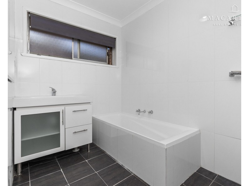 4 Cobb Street, Tolland NSW 2650