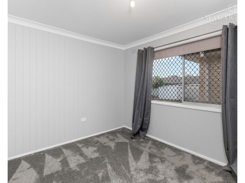 4 Cobb Street, Tolland NSW 2650