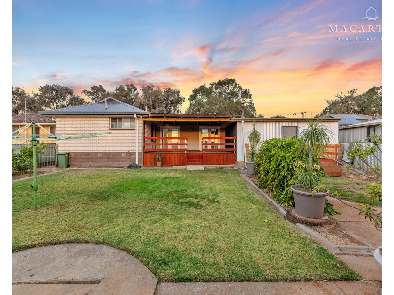 4 Cobb Street, Tolland NSW 2650