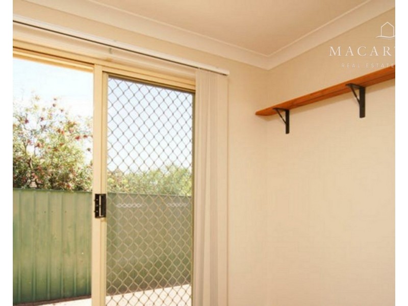 8/95 Balleroo Crescent, Glenfield Park NSW 2650