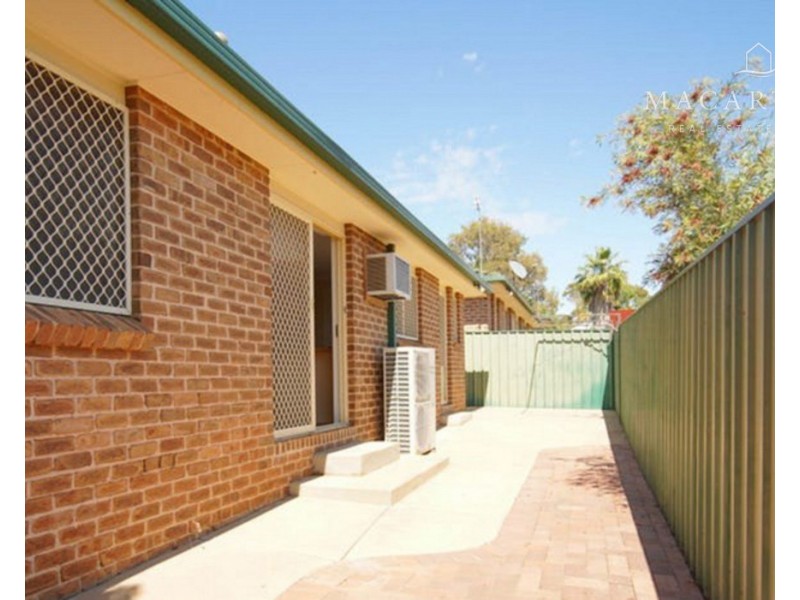 8/95 Balleroo Crescent, Glenfield Park NSW 2650